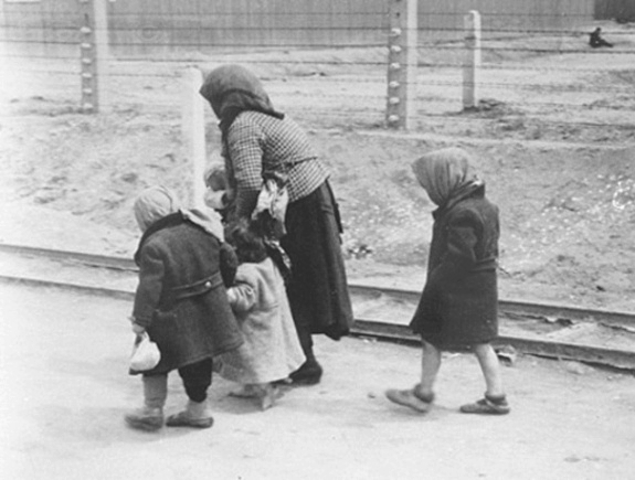 Hungarian Jews (mother and three children) at Auschwitz. (Wikimedia Commons)